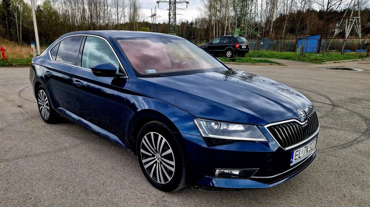 Skoda Superb cena 79900 przebieg: 106000, rok produkcji 2018 z Kielce małe 79